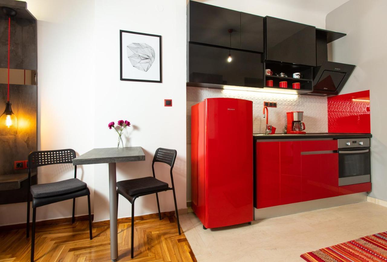Downtown Luxury Boutique Suites : The Red Suite Thessaloniki Exterior photo