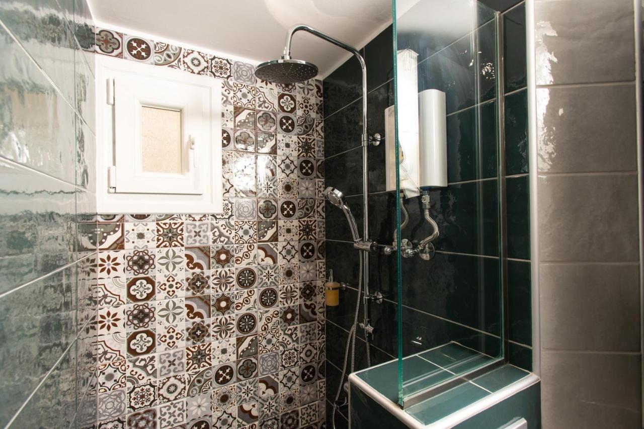 Downtown Luxury Boutique Suites : The Red Suite Thessaloniki Exterior photo